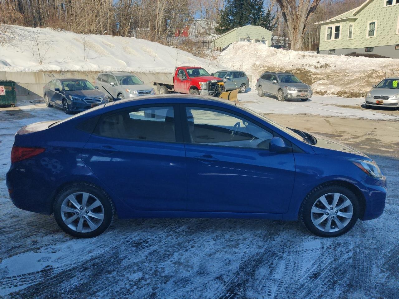 Hyundai Accent GLS 4-Door 2012