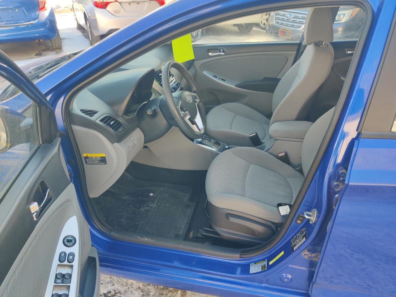 Hyundai Accent GLS 4-Door 2012