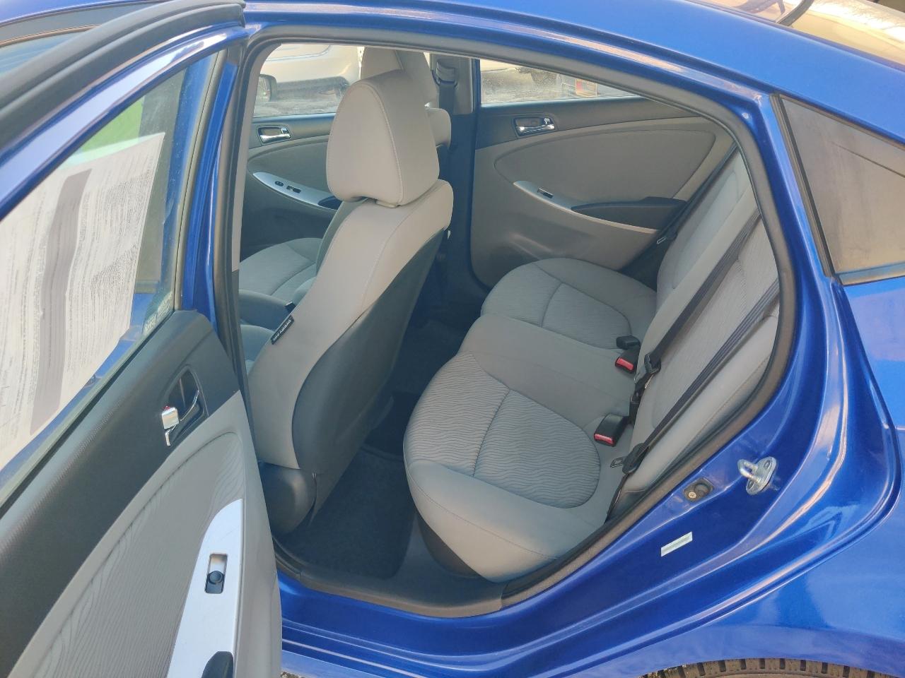 Hyundai Accent GLS 4-Door 2012