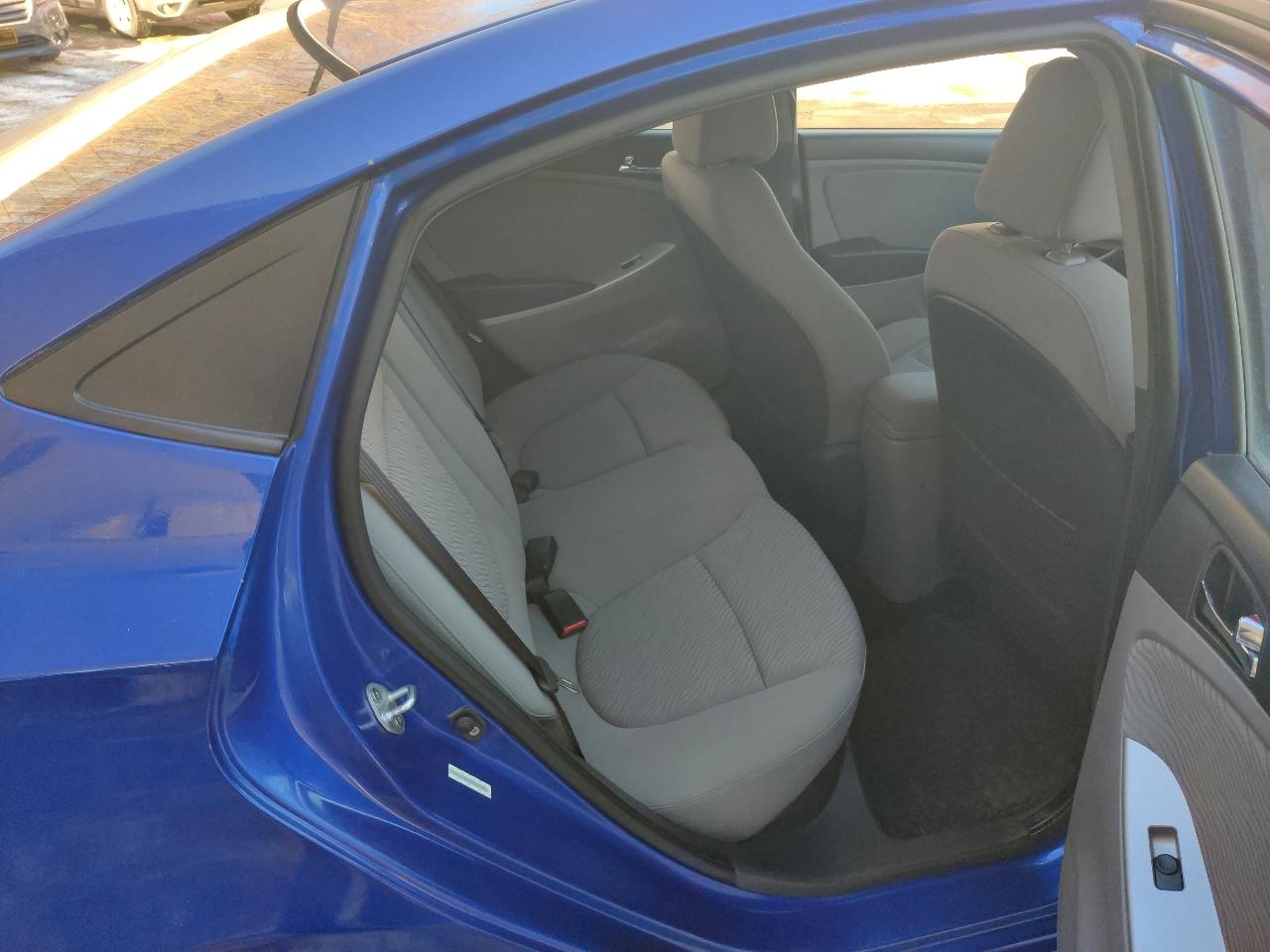 Hyundai Accent GLS 4-Door 2012