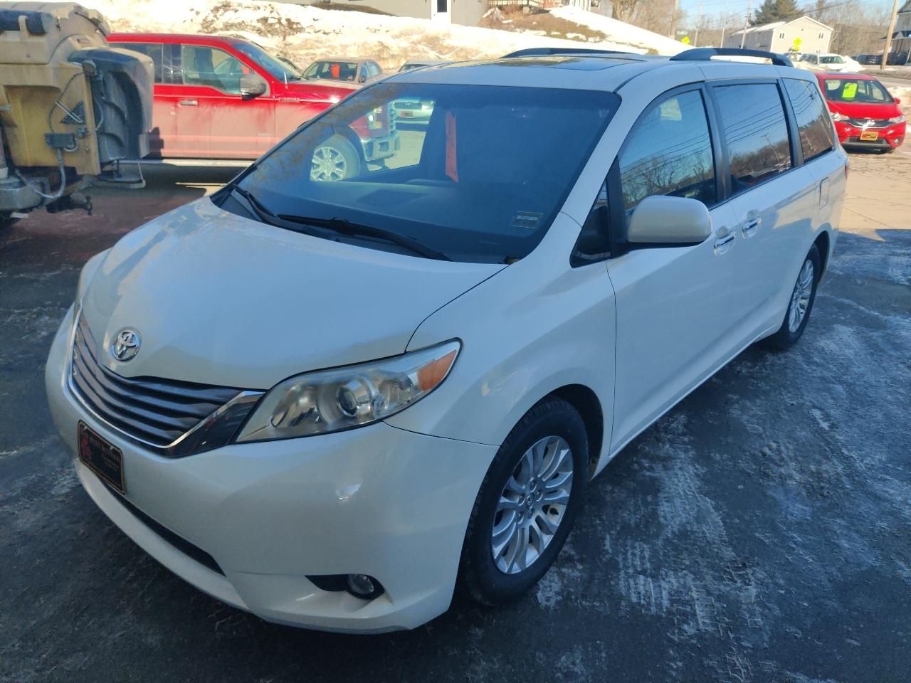Toyota Sienna XLE FWD 8-Passenger V6 2015