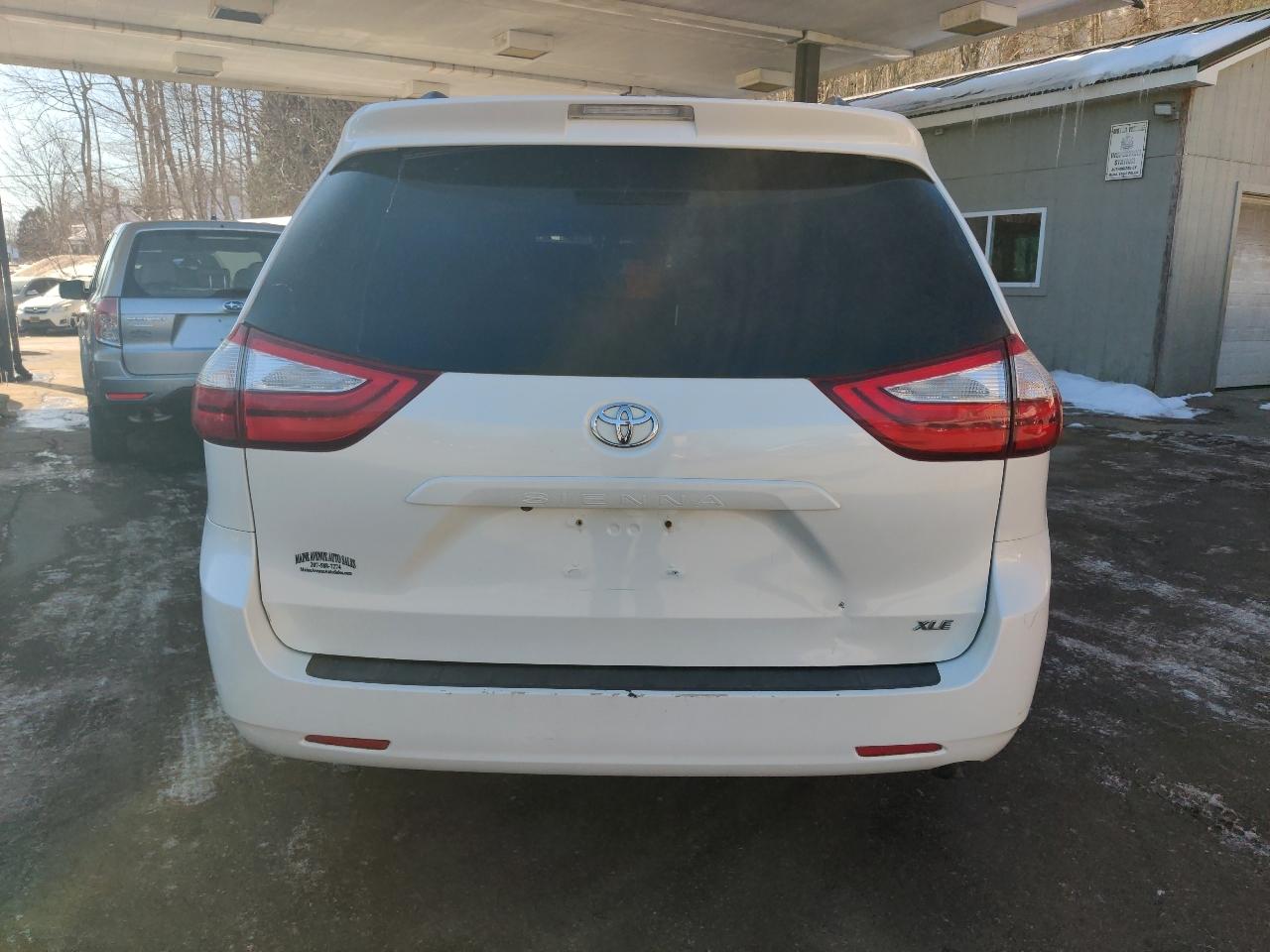 Toyota Sienna XLE FWD 8-Passenger V6 2015