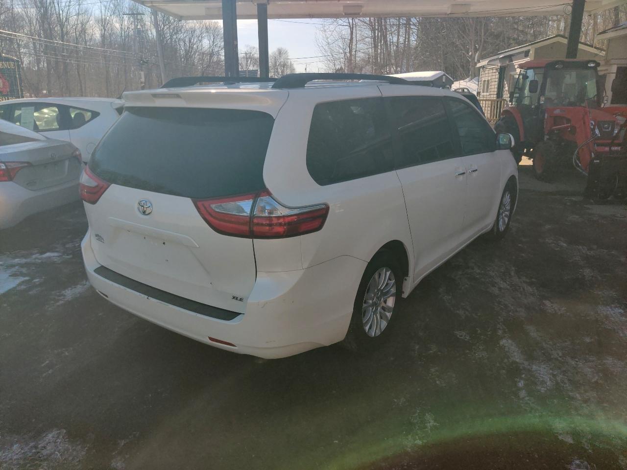 Toyota Sienna XLE FWD 8-Passenger V6 2015