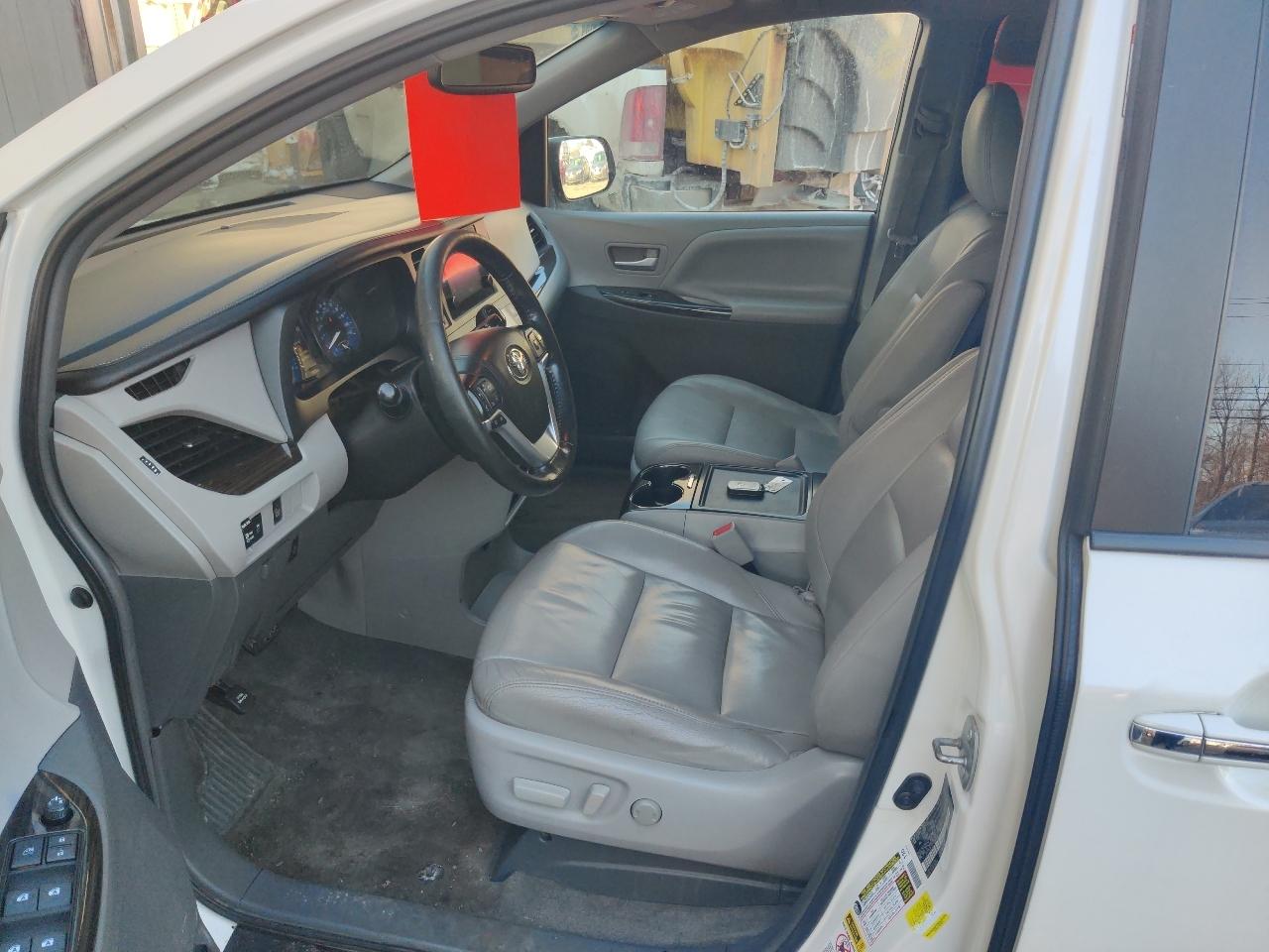Toyota Sienna XLE FWD 8-Passenger V6 2015