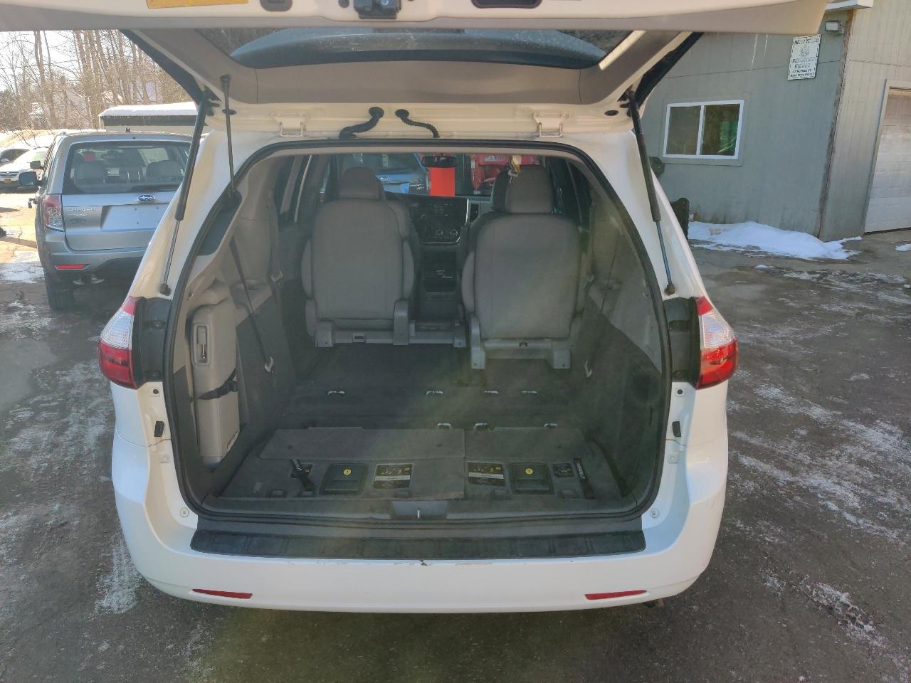 Toyota Sienna XLE FWD 8-Passenger V6 2015