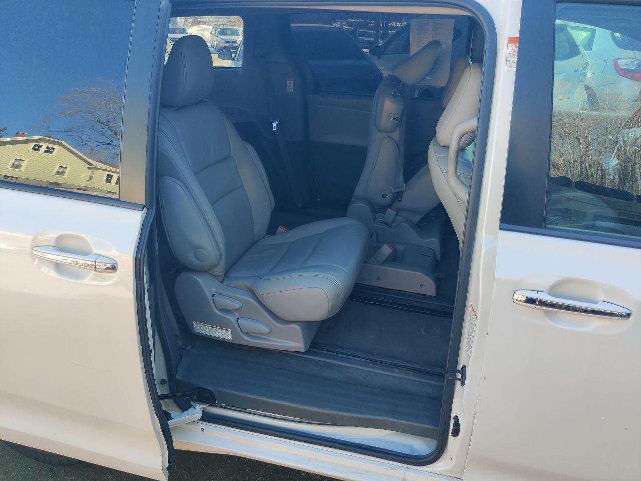 Toyota Sienna XLE FWD 8-Passenger V6 2015