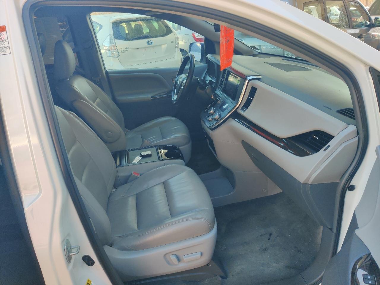 Toyota Sienna XLE FWD 8-Passenger V6 2015