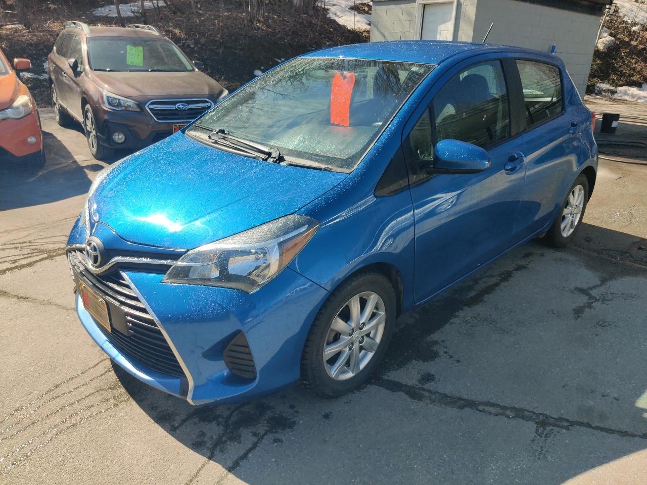 Toyota Yaris LE 5-Door AT 2015