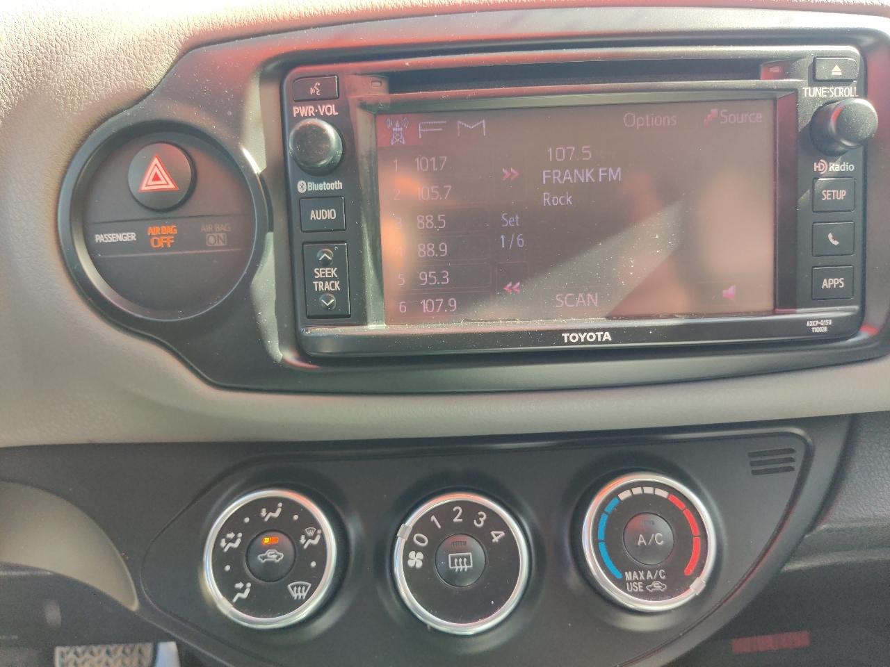 Toyota Yaris LE 5-Door AT 2015