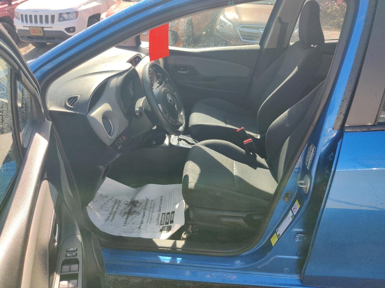 Toyota Yaris LE 5-Door AT 2015