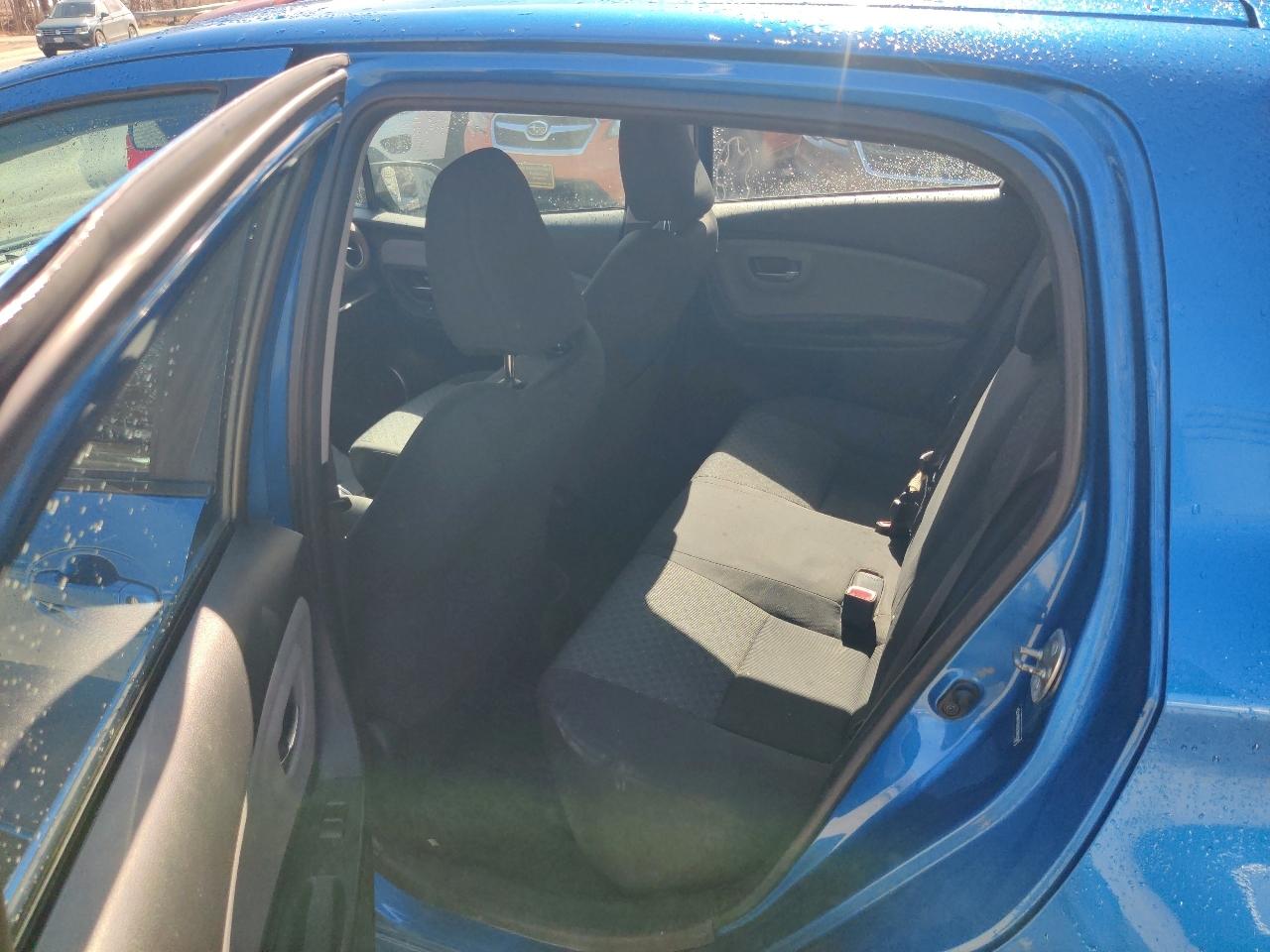 Toyota Yaris LE 5-Door AT 2015