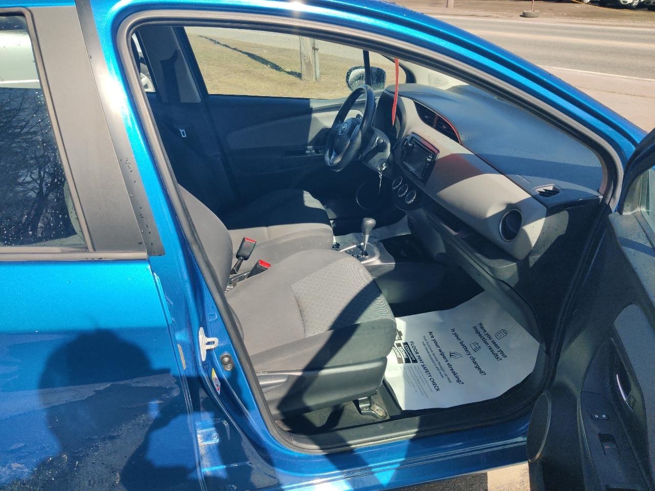 Toyota Yaris LE 5-Door AT 2015