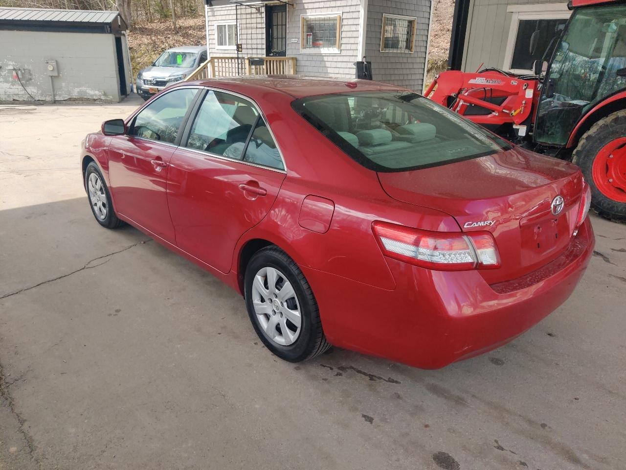 Toyota Camry Base 6-Spd AT 2011