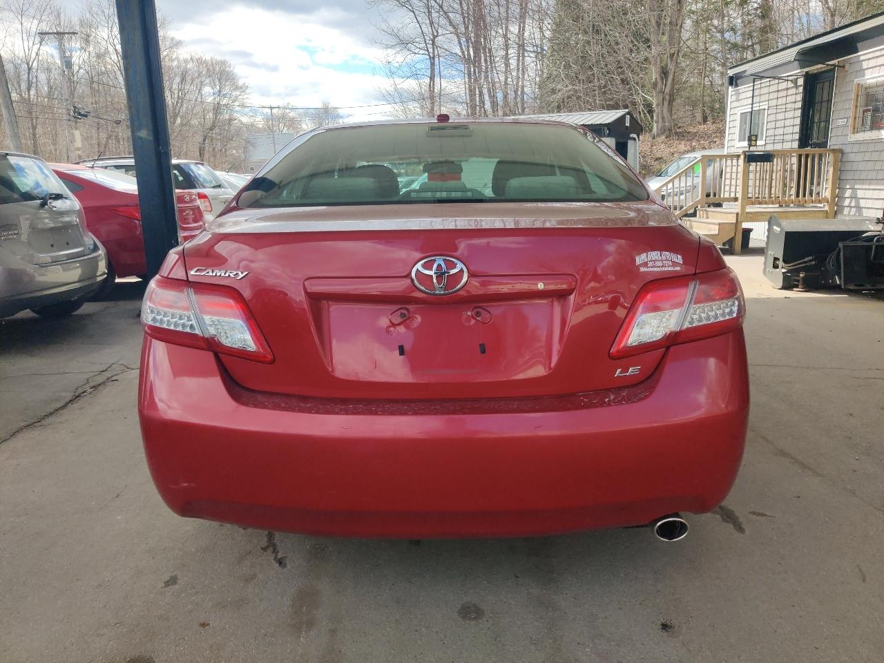 Toyota Camry Base 6-Spd AT 2011