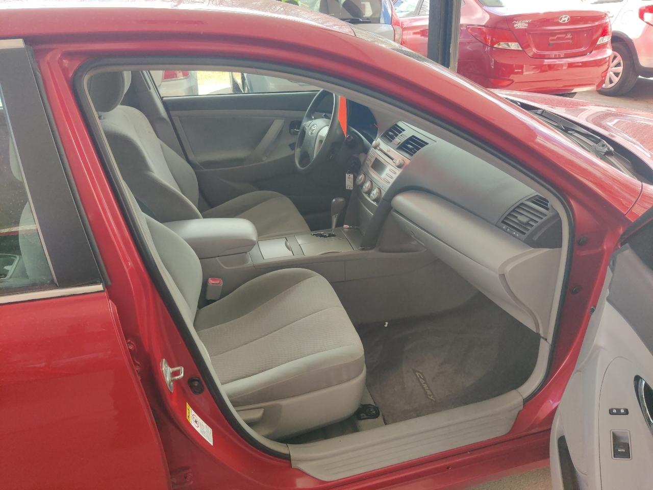 Toyota Camry Base 6-Spd AT 2011