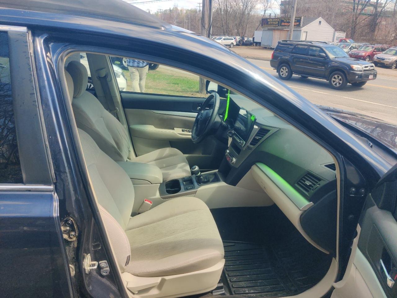 Subaru Outback 2.5i Premium 2013