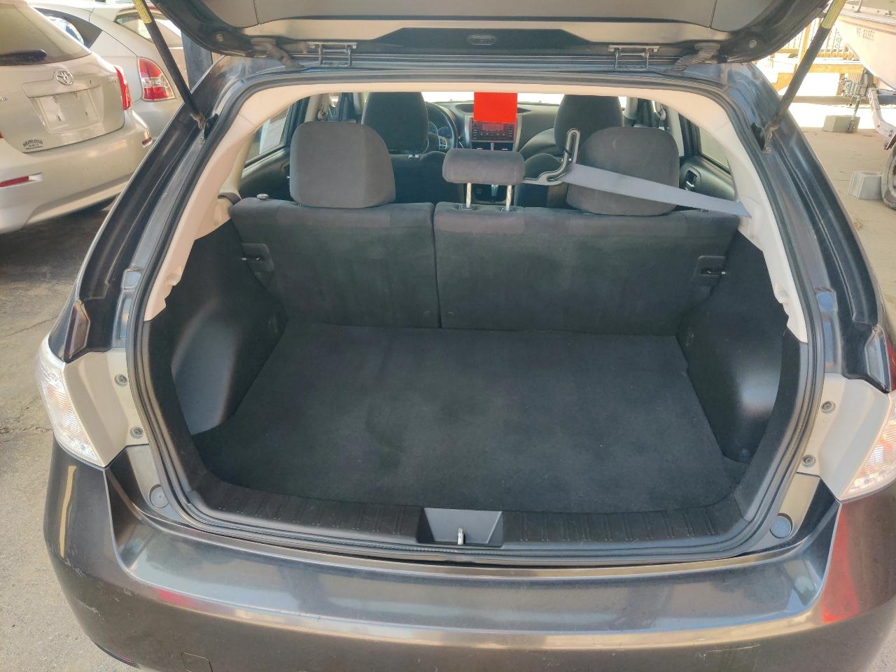 Subaru Impreza 2.5i Premium 5-Door 2011