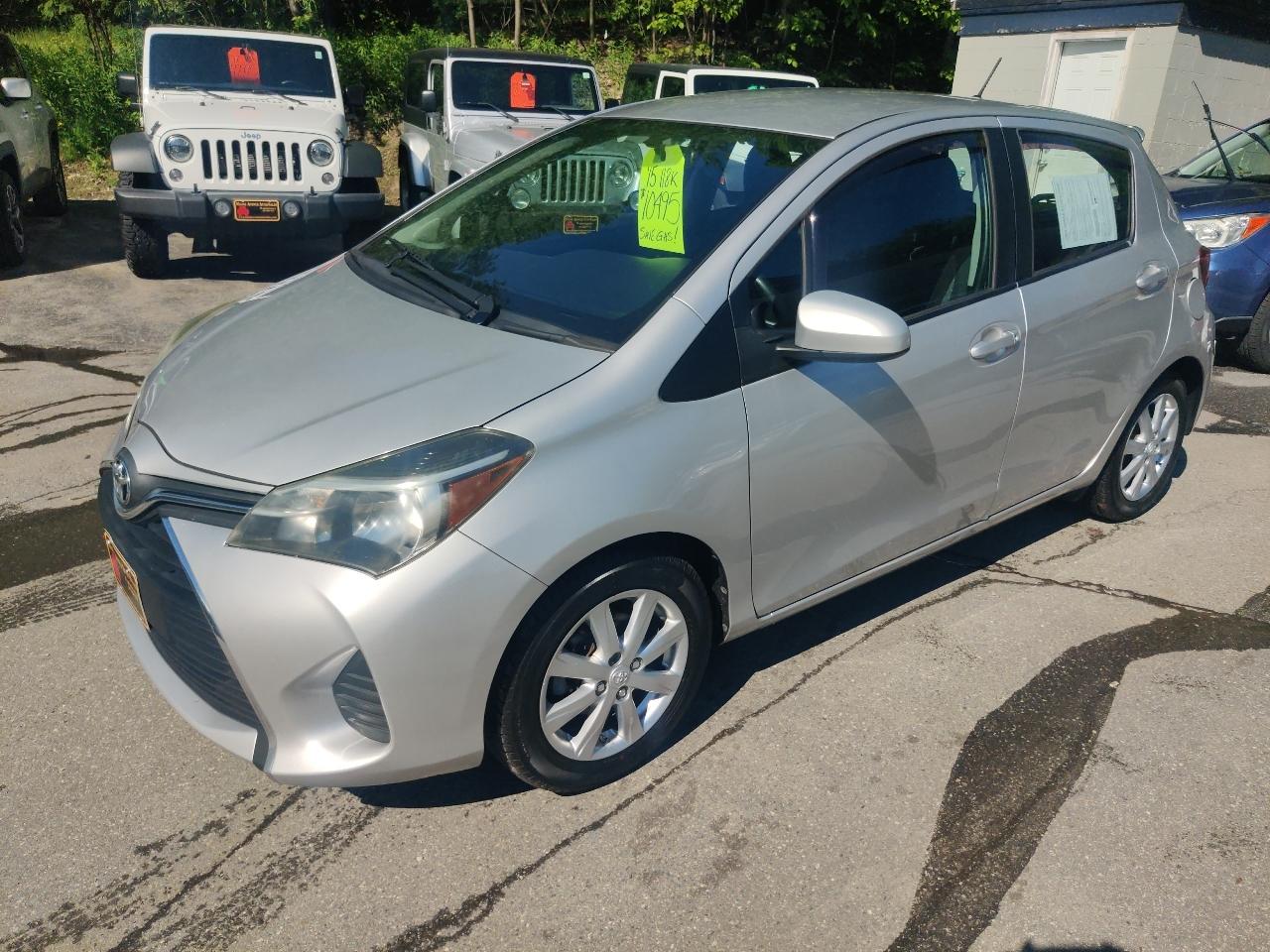 Toyota Yaris LE 5-Door AT 2015