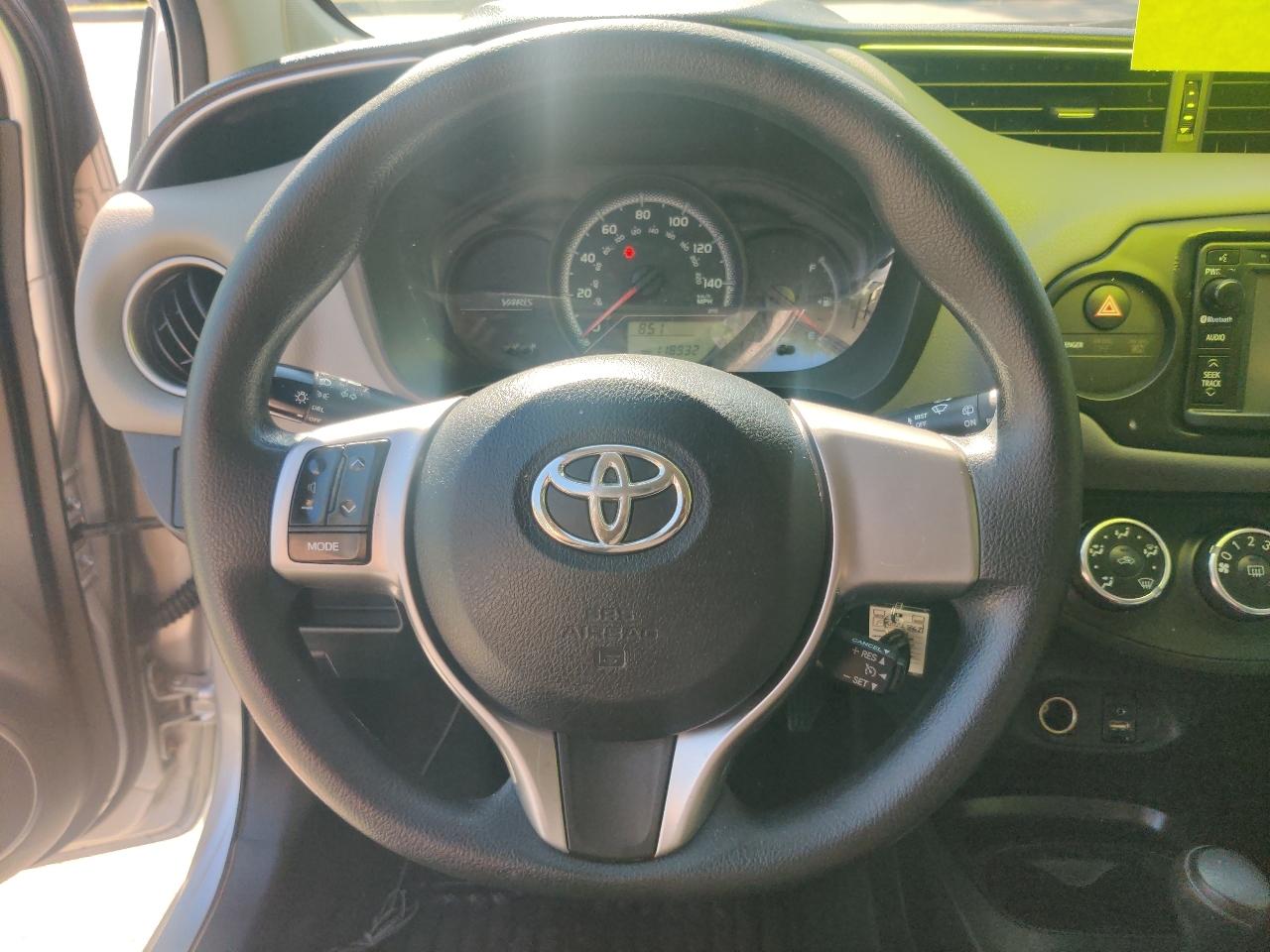 Toyota Yaris LE 5-Door AT 2015