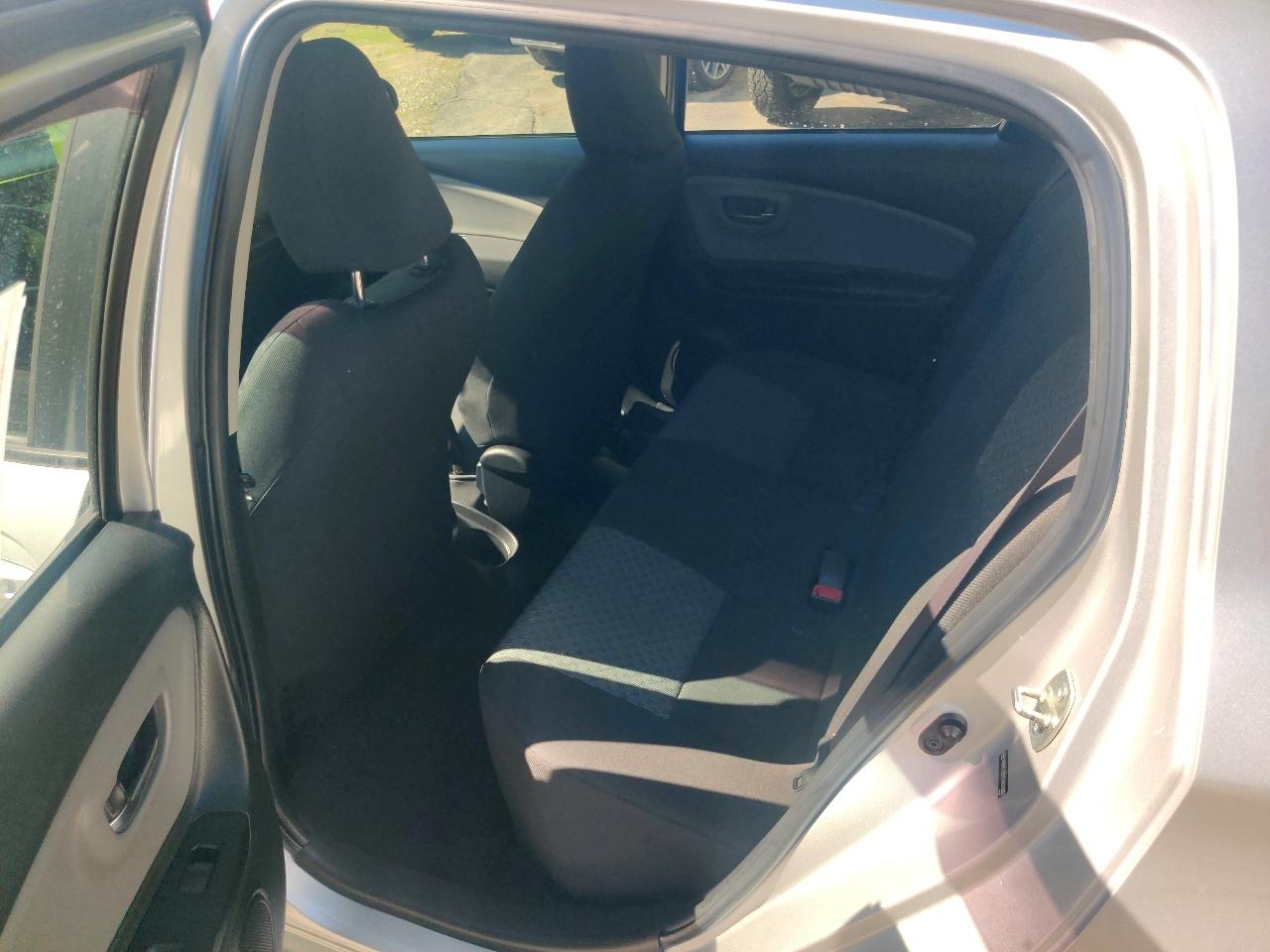 Toyota Yaris LE 5-Door AT 2015