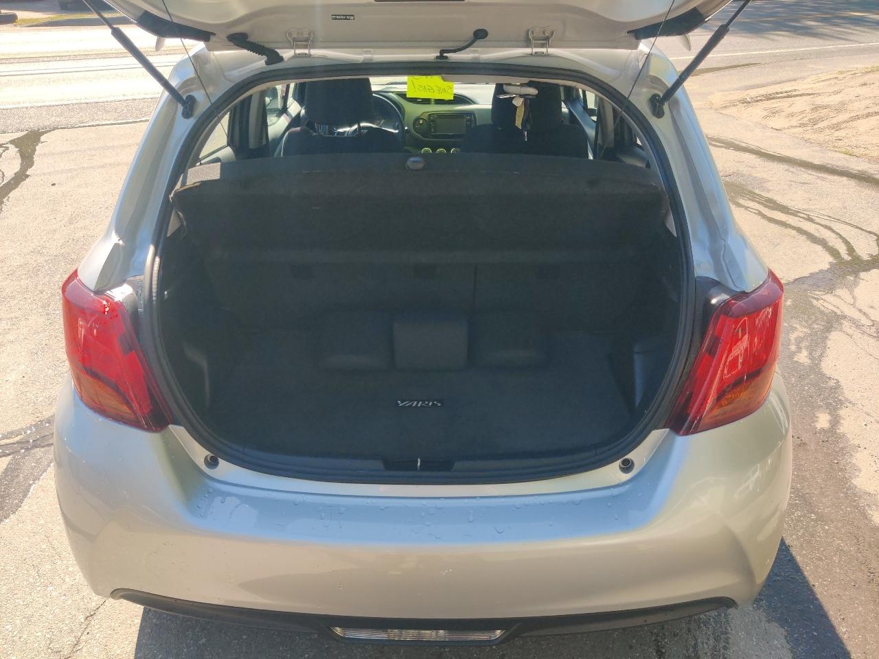 Toyota Yaris LE 5-Door AT 2015