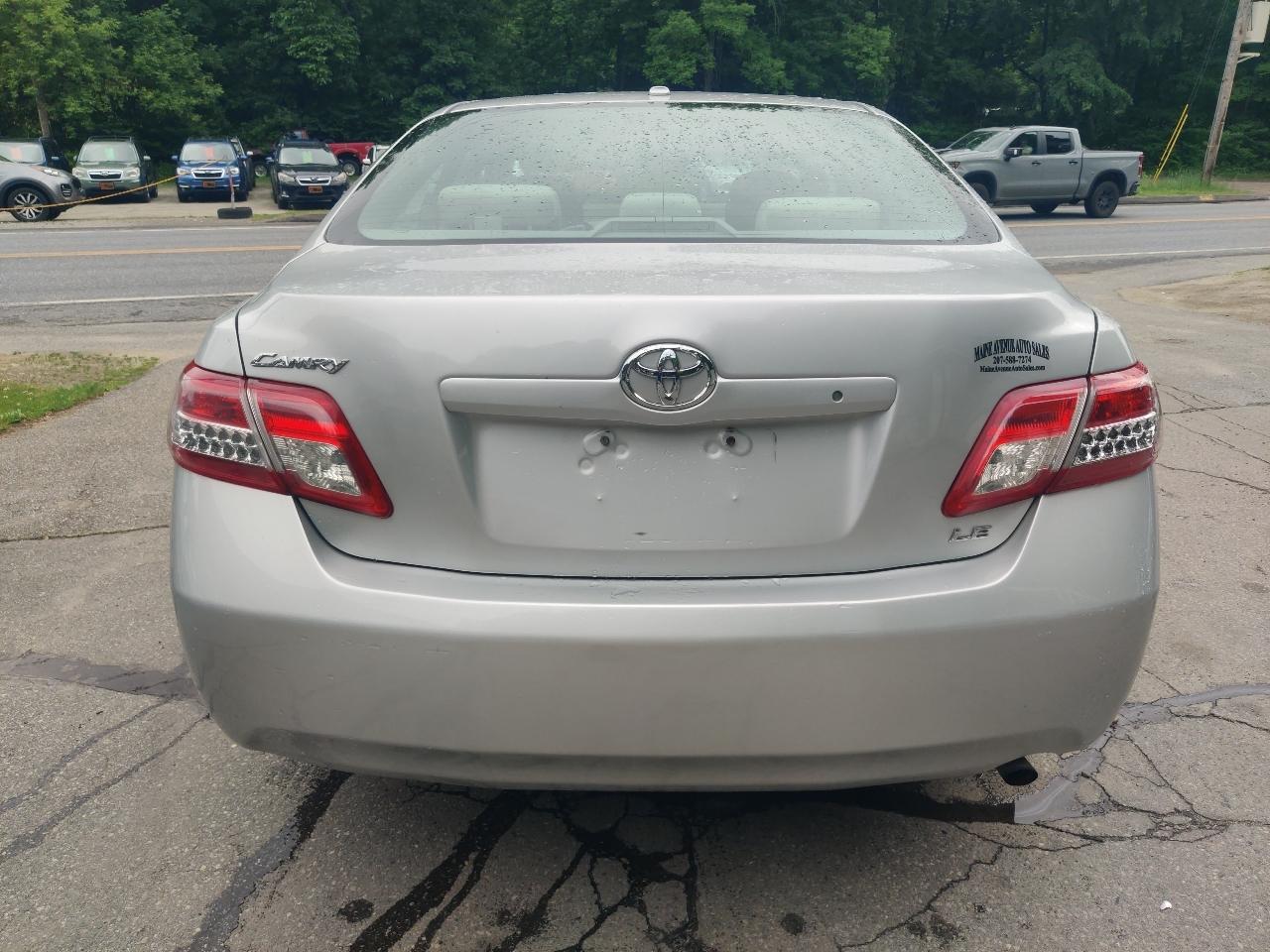 Toyota Camry LE 6-Spd AT 2010