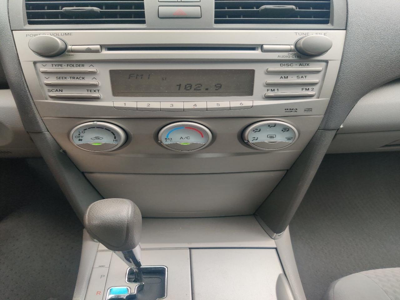 Toyota Camry LE 6-Spd AT 2010