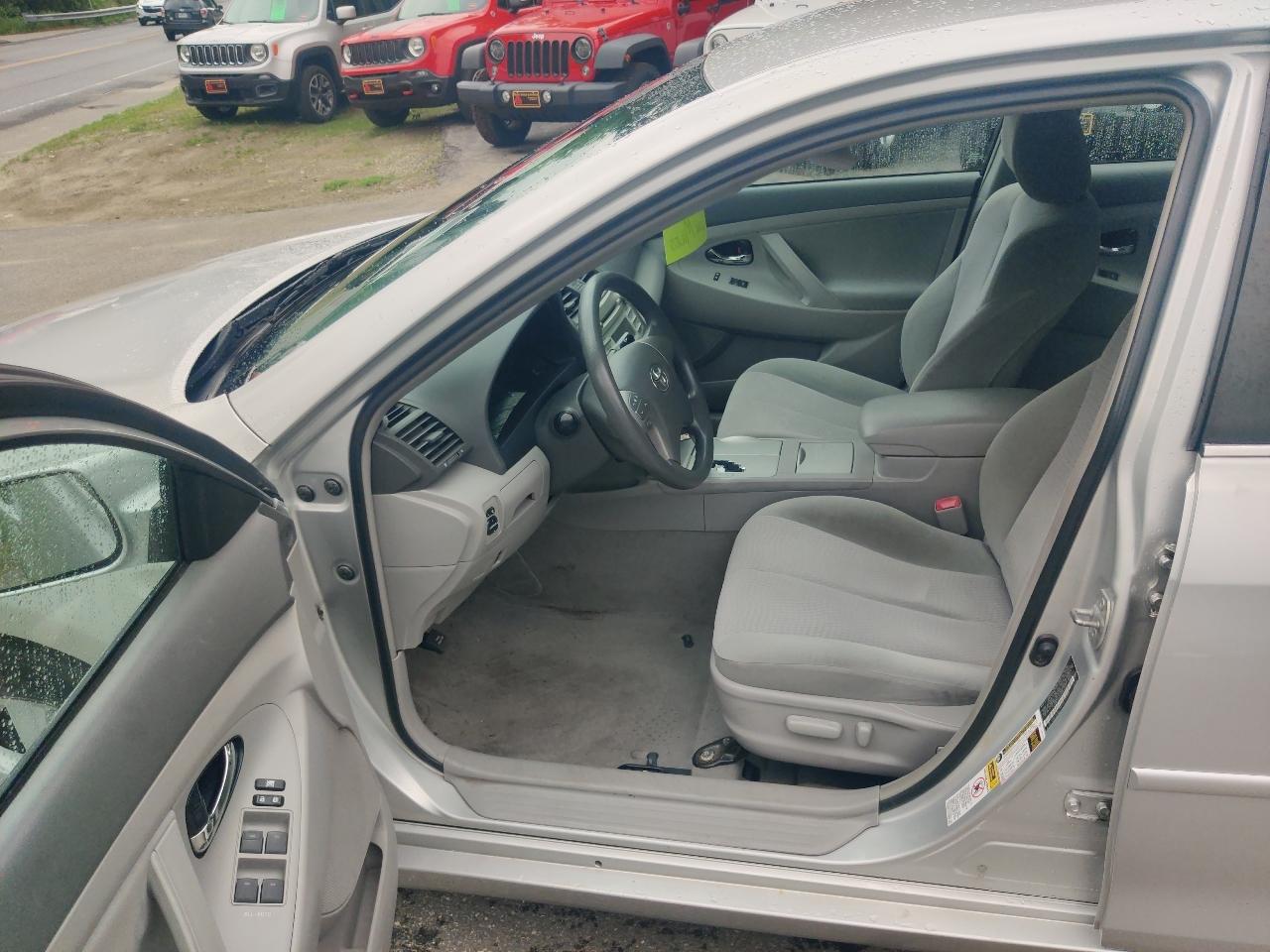 Toyota Camry LE 6-Spd AT 2010