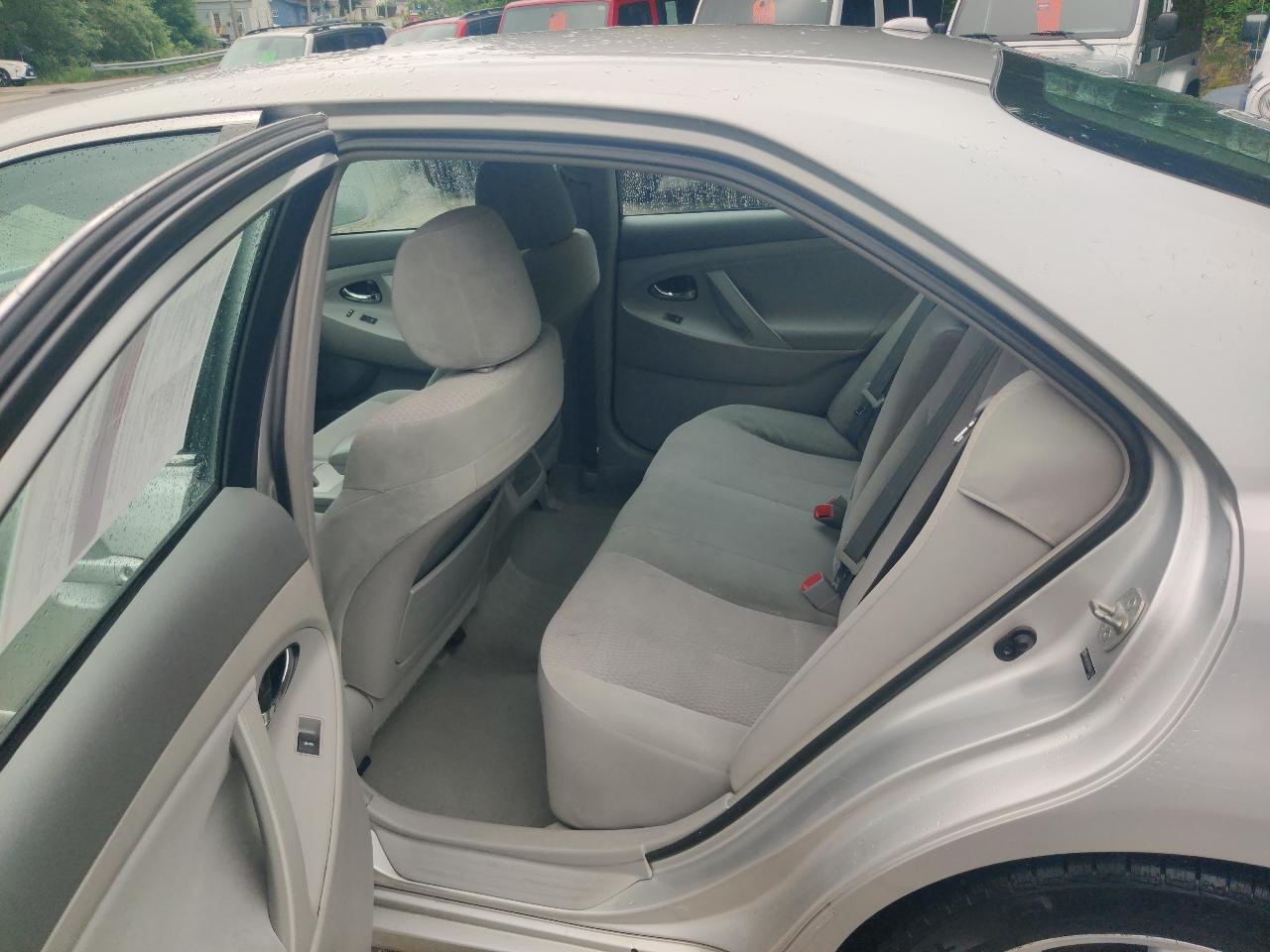 Toyota Camry LE 6-Spd AT 2010