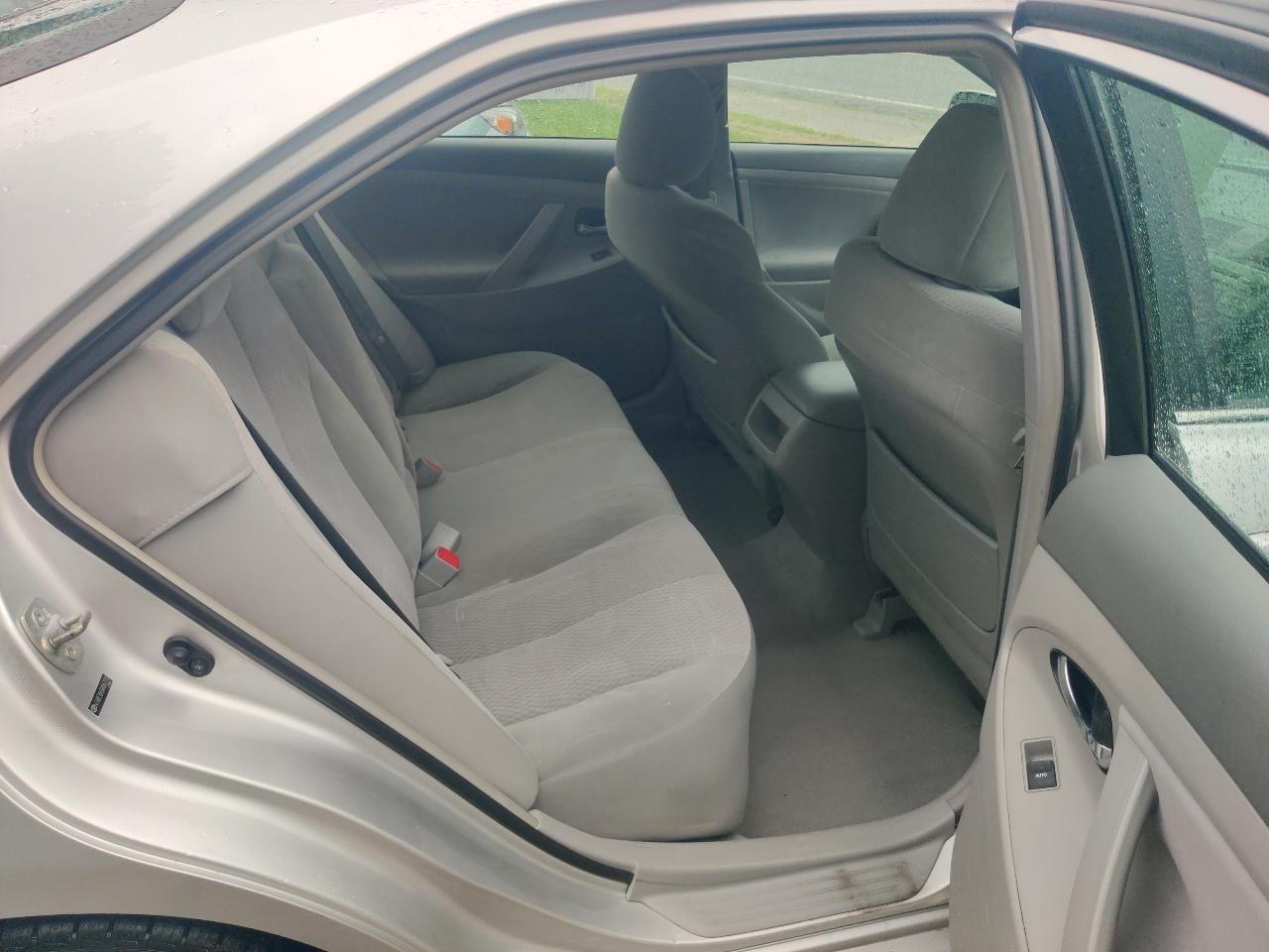 Toyota Camry LE 6-Spd AT 2010