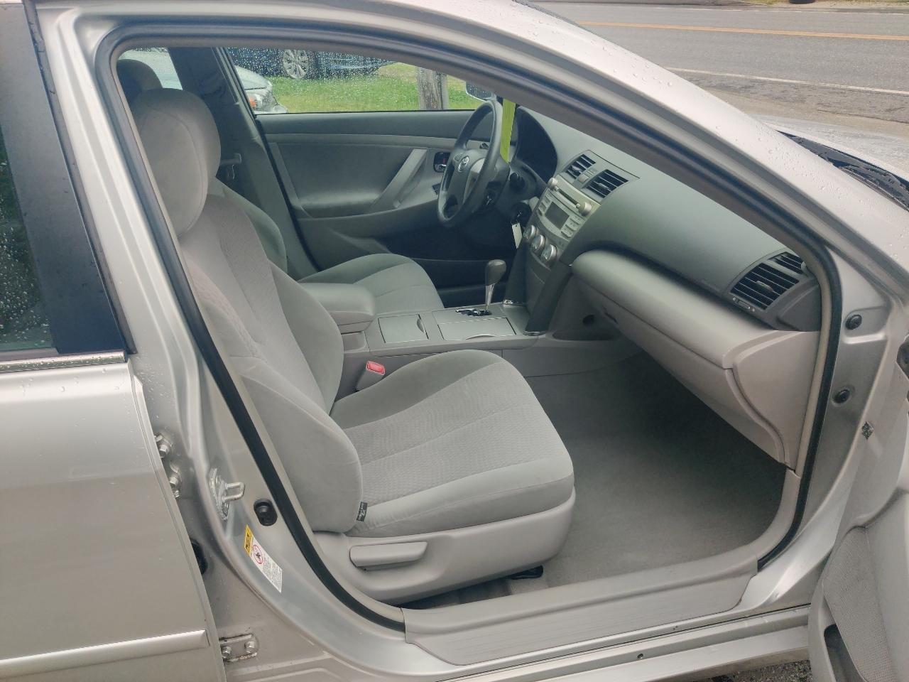 Toyota Camry LE 6-Spd AT 2010