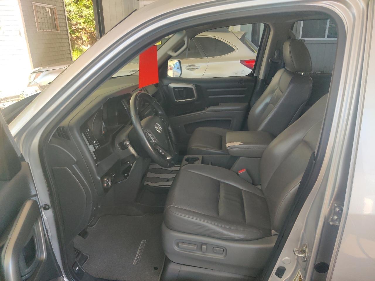 Honda Ridgeline RTL w/ Leather and Navigation 2012