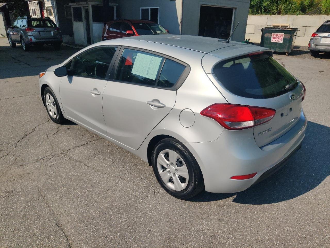Kia Forte 5-Door LX 2017