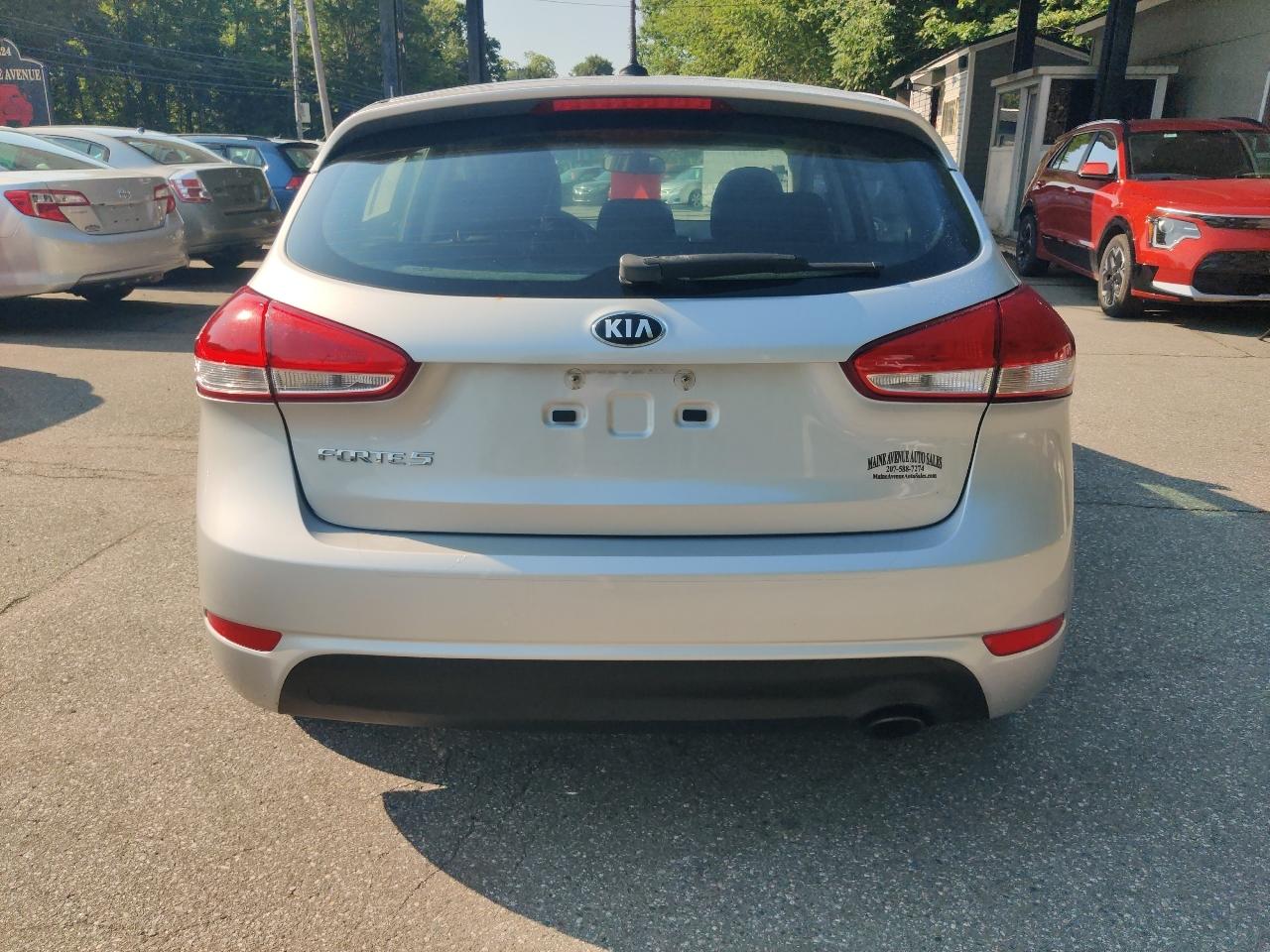 Kia Forte 5-Door LX 2017