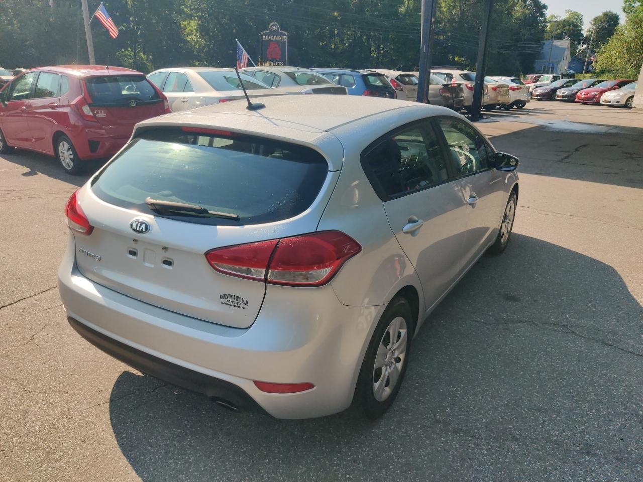 Kia Forte 5-Door LX 2017