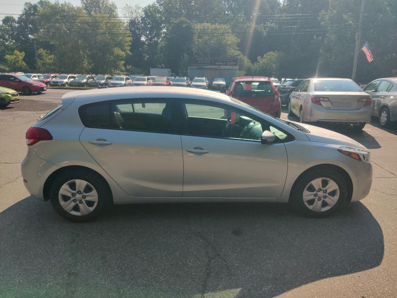 Kia Forte 5-Door LX 2017