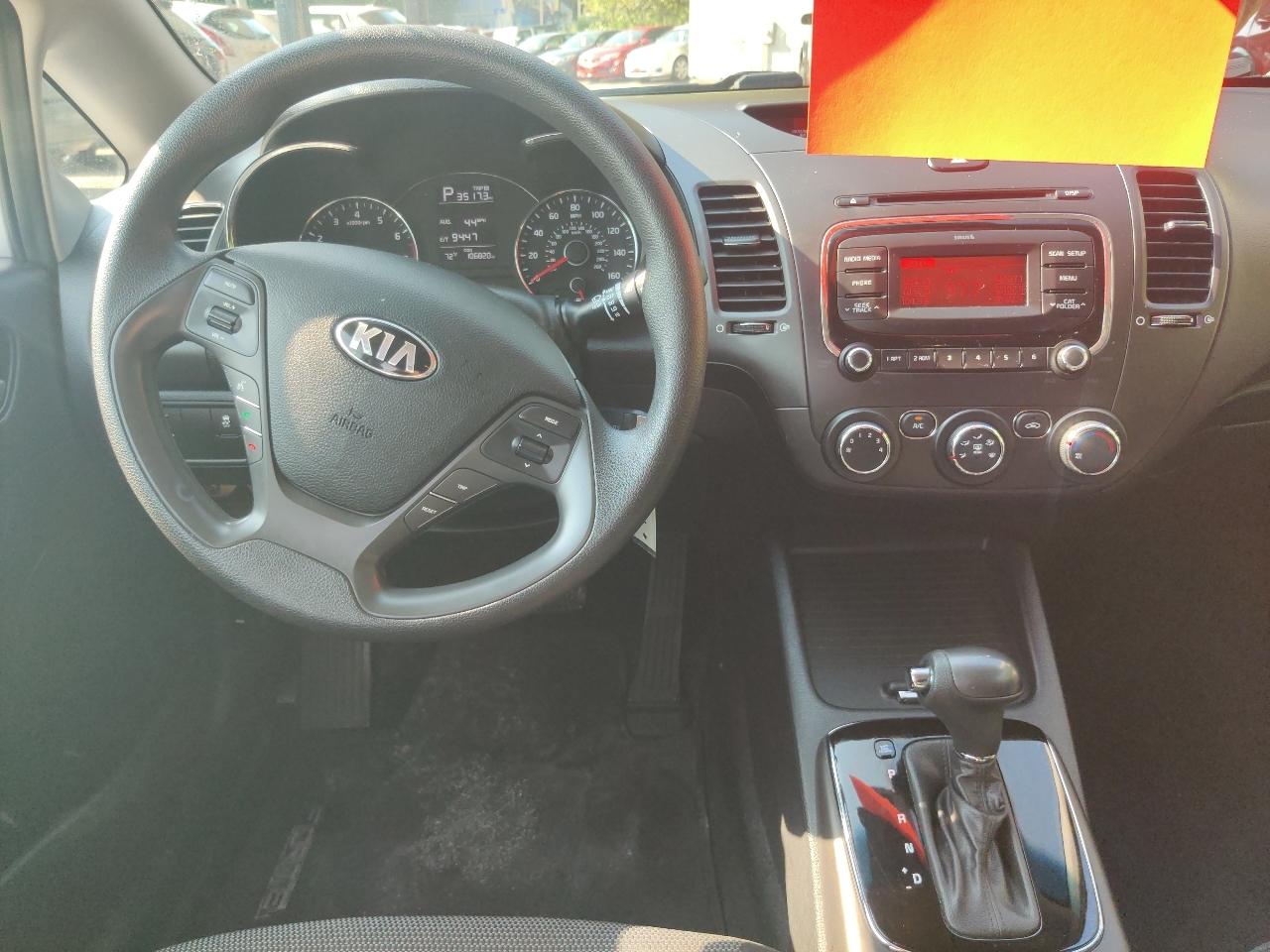 Kia Forte 5-Door LX 2017