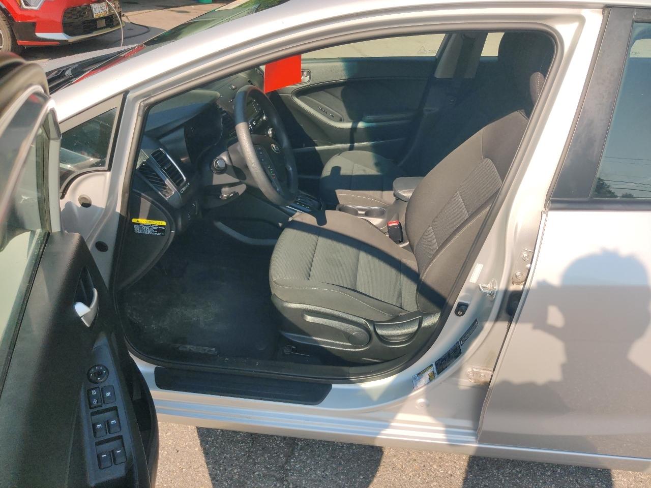 Kia Forte 5-Door LX 2017