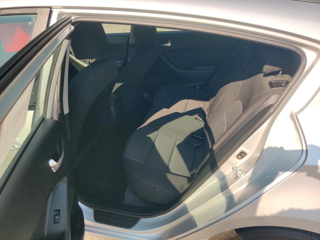 Kia Forte 5-Door LX 2017