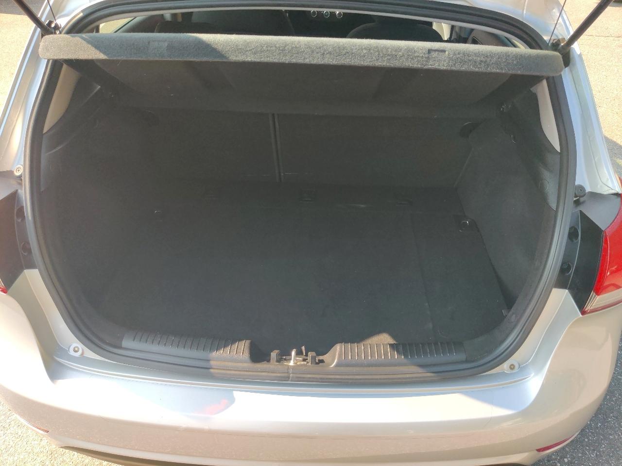 Kia Forte 5-Door LX 2017