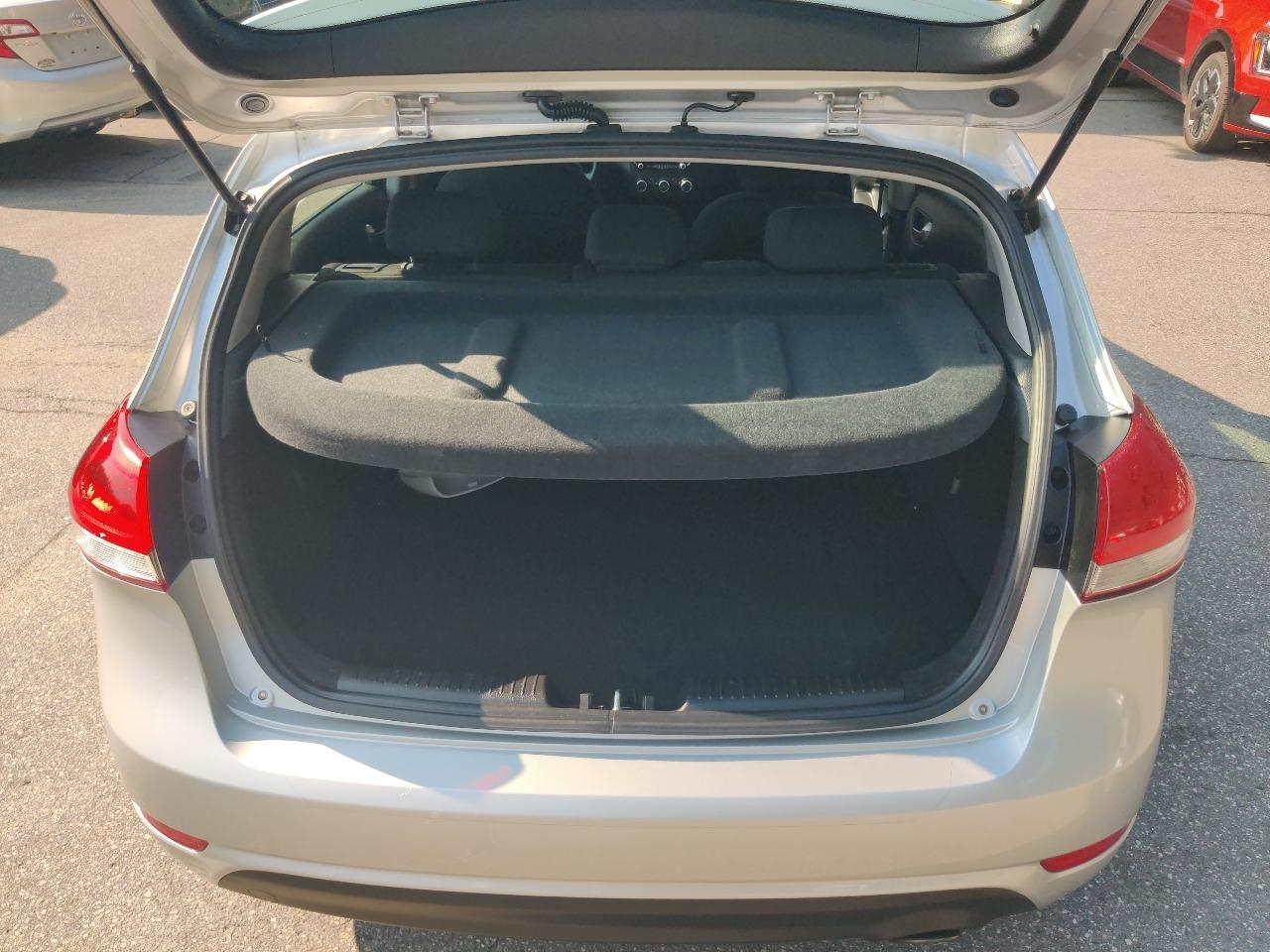 Kia Forte 5-Door LX 2017