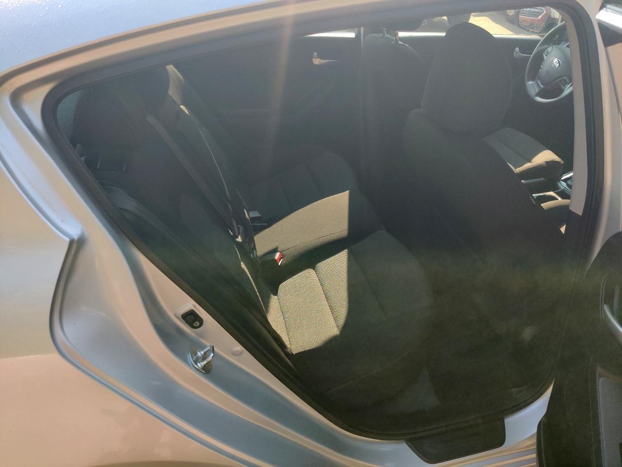 Kia Forte 5-Door LX 2017