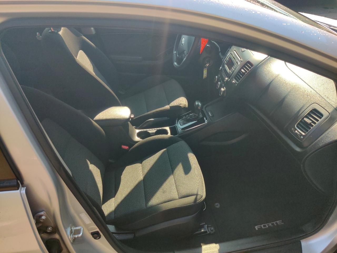 Kia Forte 5-Door LX 2017