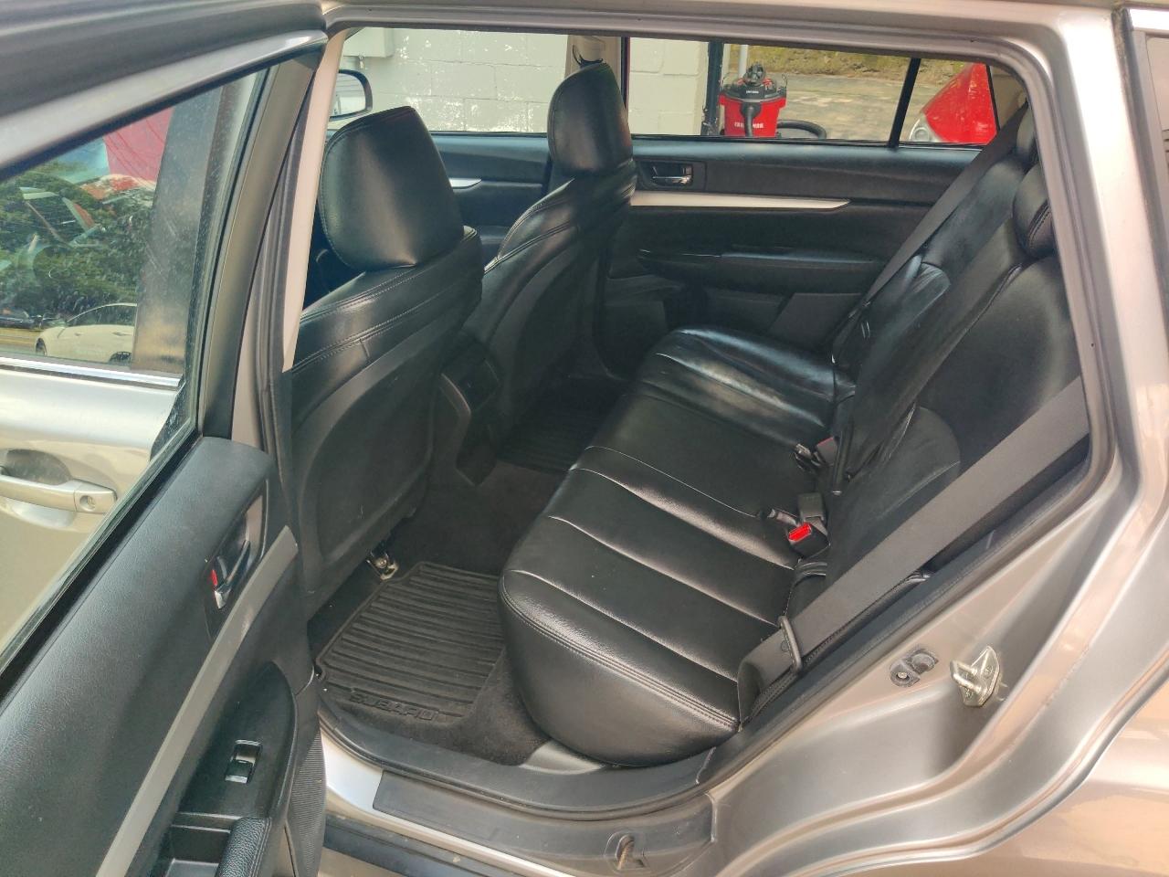 Subaru Outback 2.5i 2011