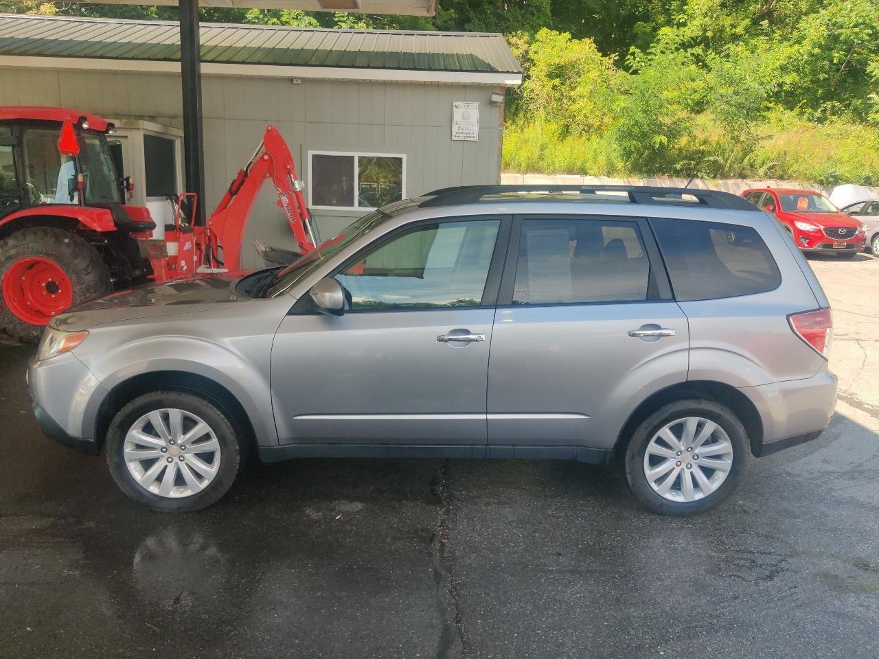 Subaru Forester 2.5X Premium 2011