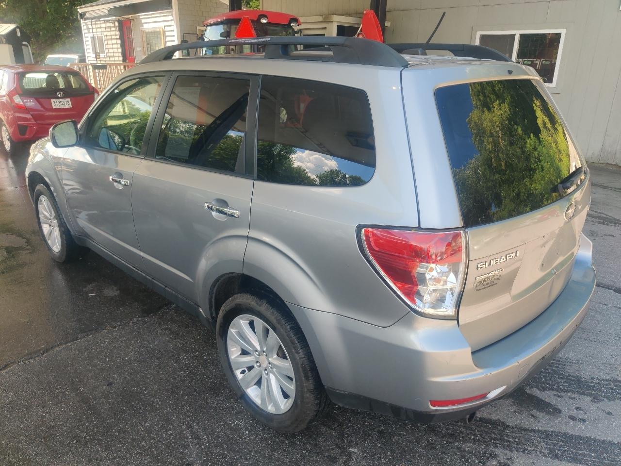 Subaru Forester 2.5X Premium 2011