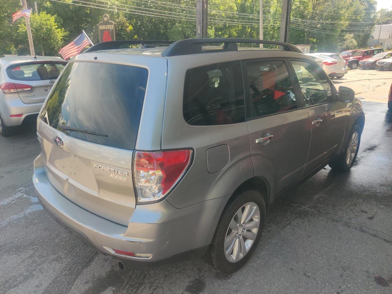 Subaru Forester 2.5X Premium 2011