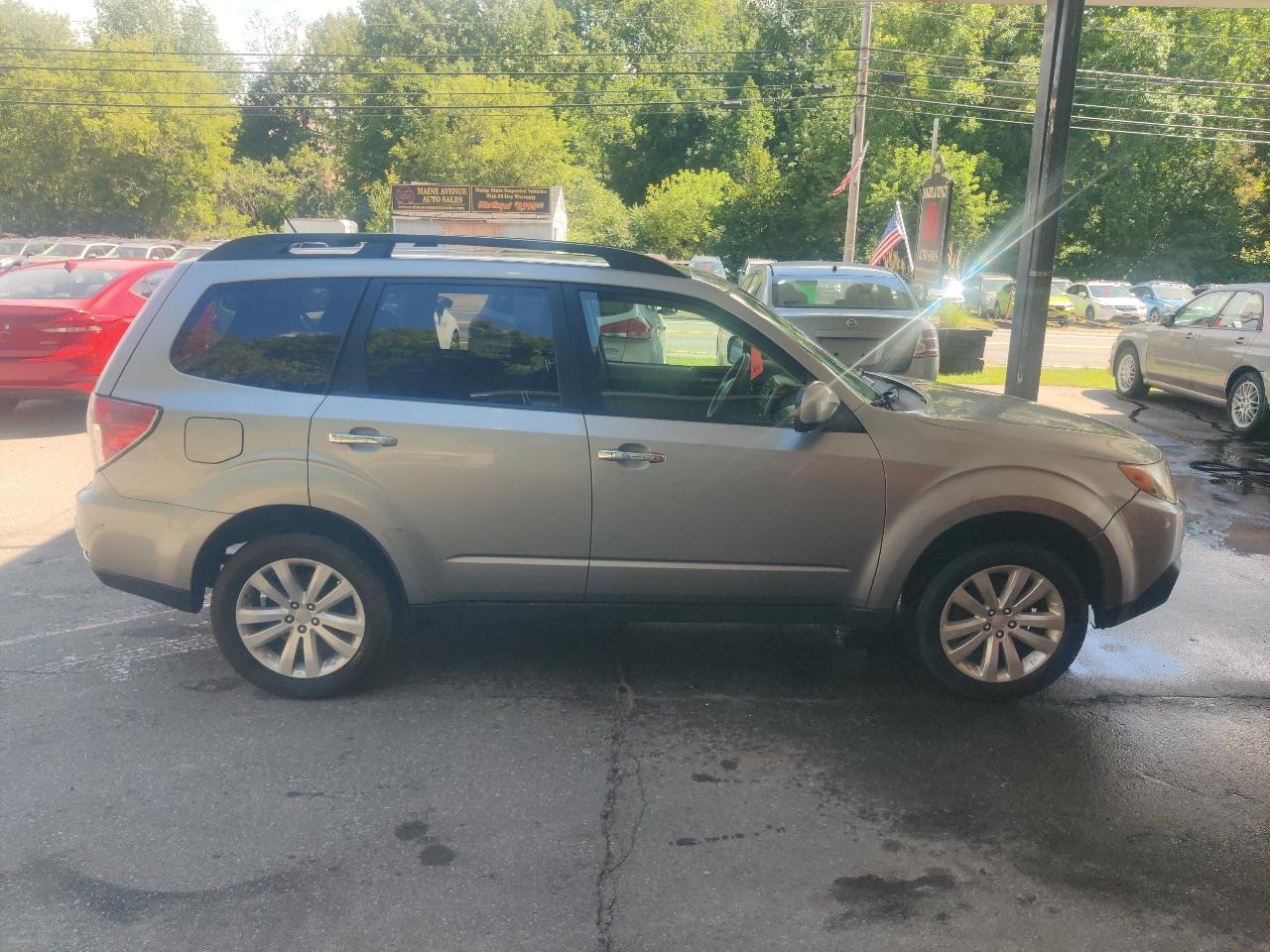 Subaru Forester 2.5X Premium 2011