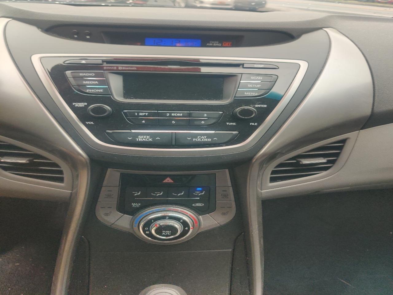 Hyundai Elantra SE Auto 2013