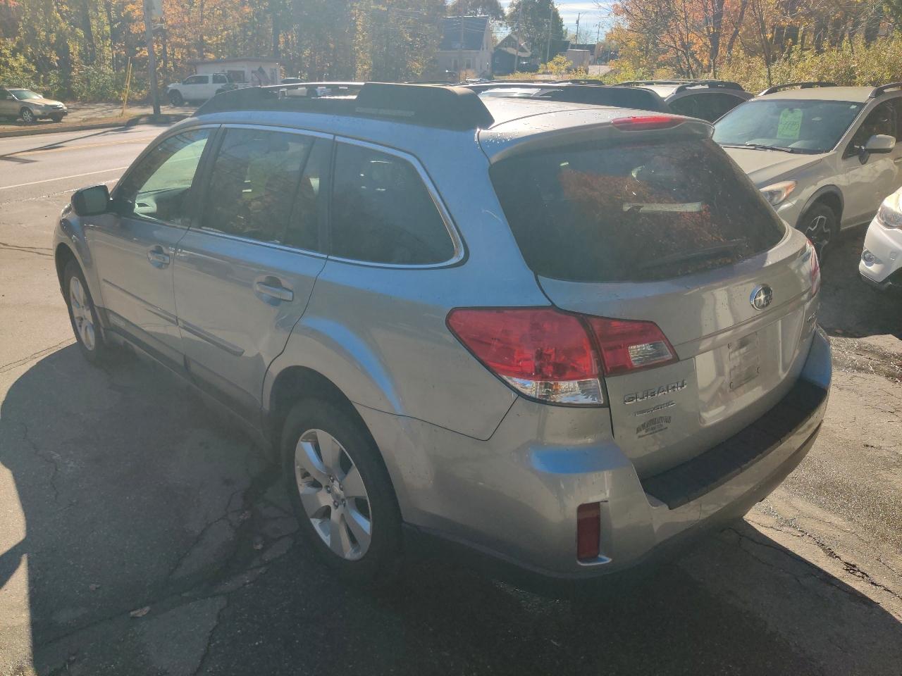 Subaru Outback 2.5i Premium 2011
